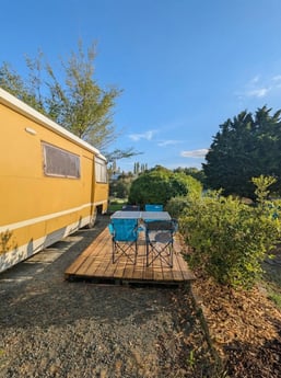 A terrace to relax, dine and enjoy the outdoors 🌞
Perfect for slow mornings and sunny evenings.