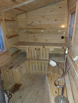 l'utilisation du bois pour le chauffage ajoute un élément traditionnel et authentique à l'expérience du sauna