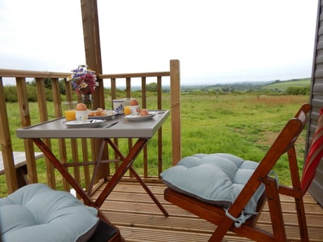 Al fresco breakfast
