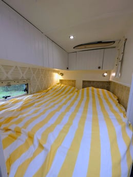 A comfortable double bed for restful nights 🛏️
Relax and recharge after a day exploring the area.