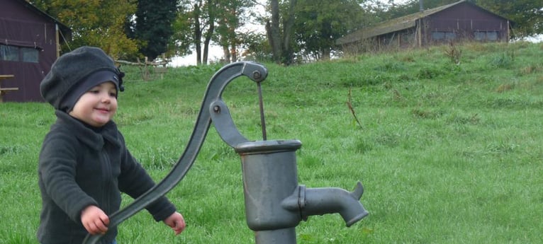 La belle vieille pompe à eau