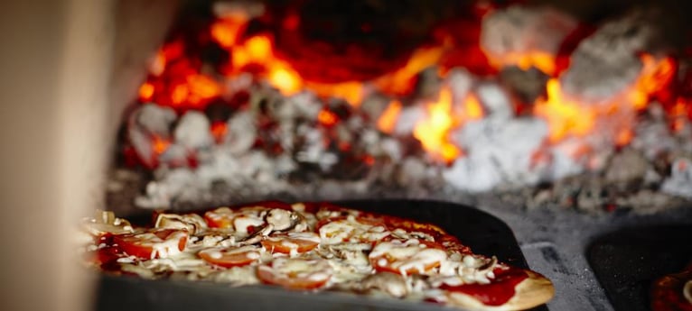 Campfire and pizza? Perfect!